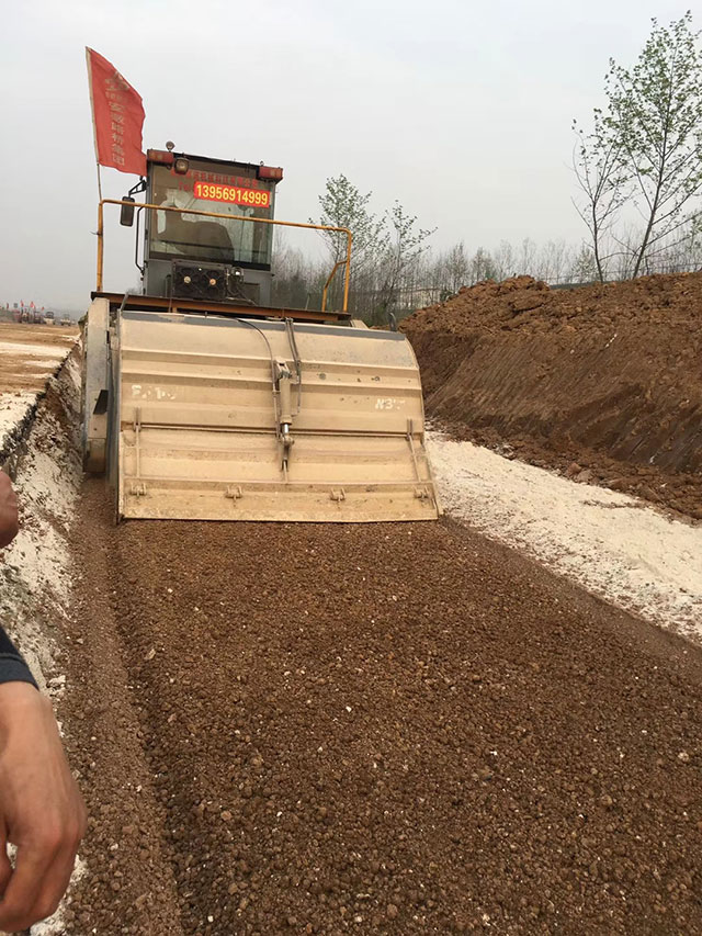 灰土拌合機(jī) 灰土拌合機(jī)